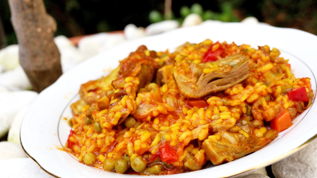 Receta andaluza de arroz con carne, plato emblemático de la cocina del sur de España