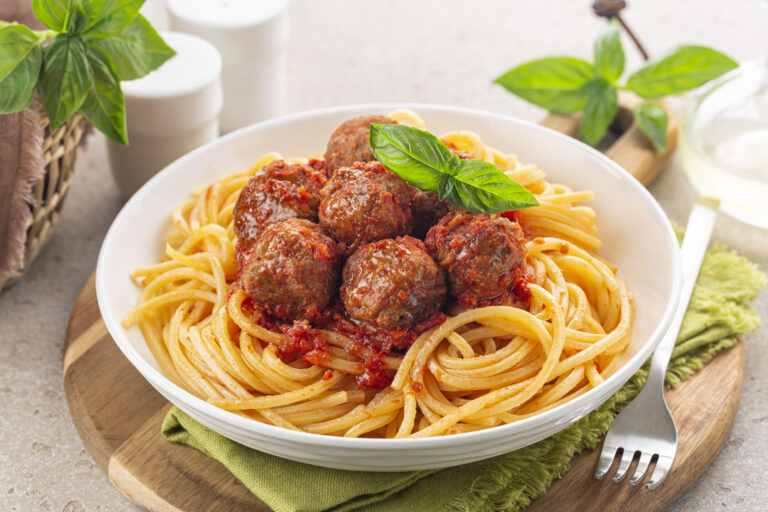 Receta italiana de espagueti con albóndigas, todo un clásico