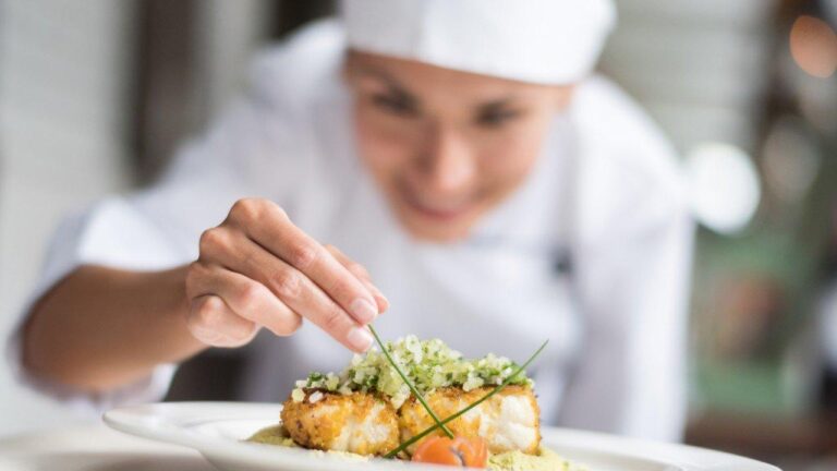 Conoce la profesión de técnico en cocina y gastronomía