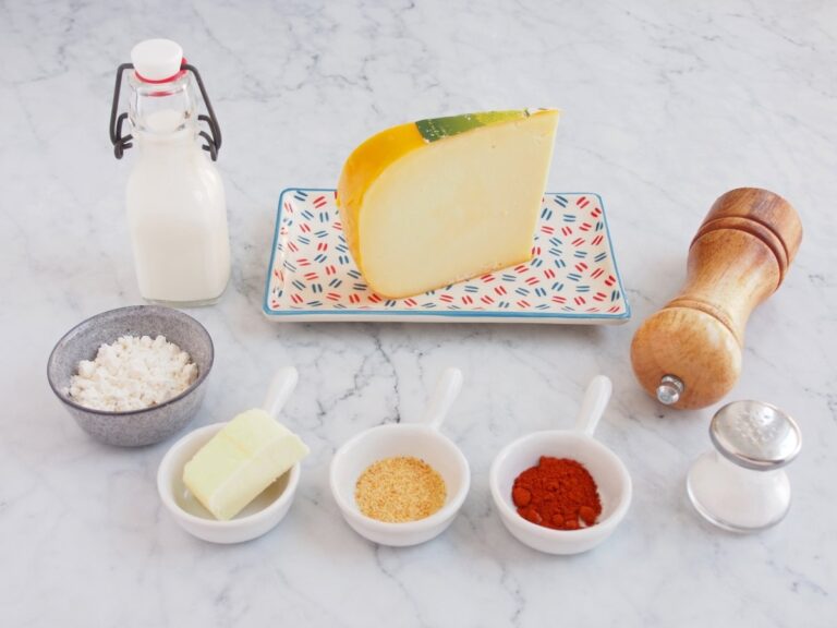 Cómo hacer salsa de queso para diferentes tipos de comidas