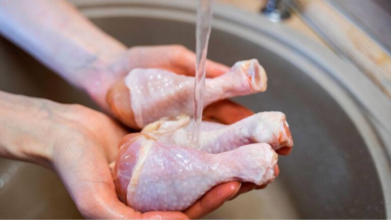 ¿Hay que lavar el pollo antes de cocinarlo? consideraciones