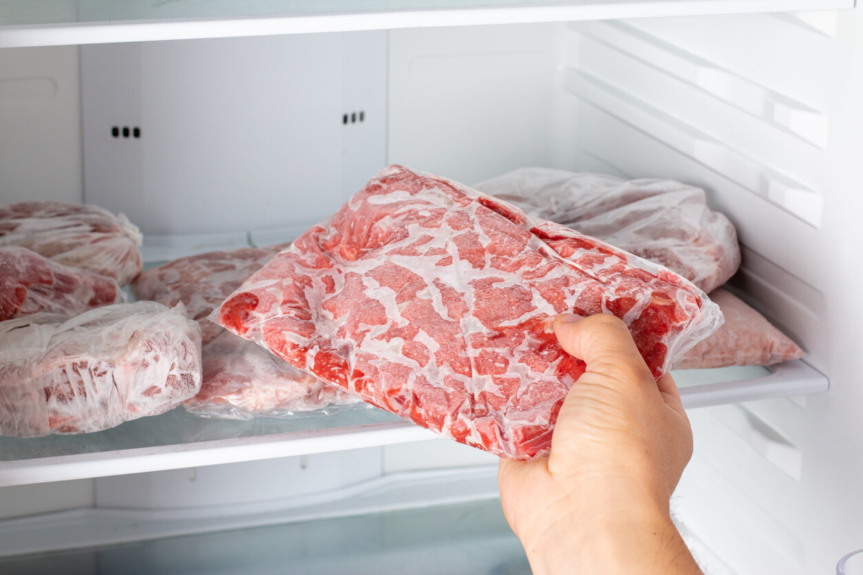 ¿Se puede volver a congelar la carne una vez cocinada?