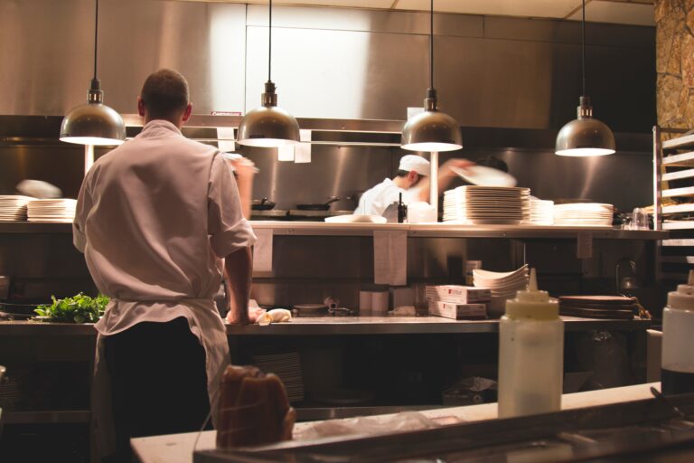 Trabajo de ayudante de cocina en Madrid: oportunidades y más